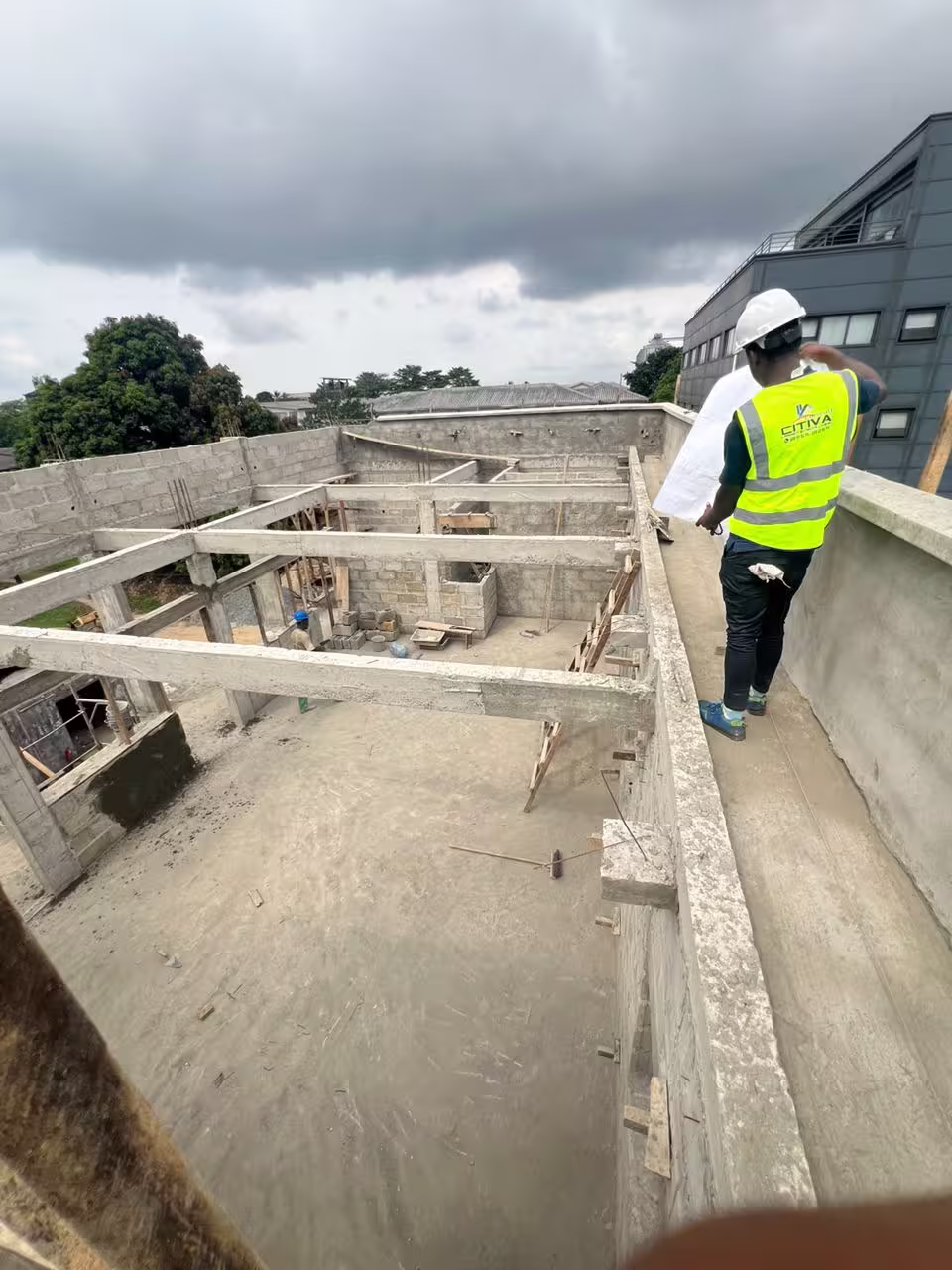 Ingénieur Citiva Consult en inspection sur un chantier